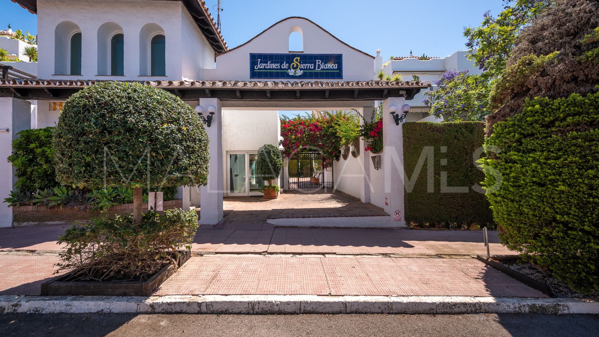 Atico duplex a la venta in Jardines de Sierra Blanca with 3 bedrooms