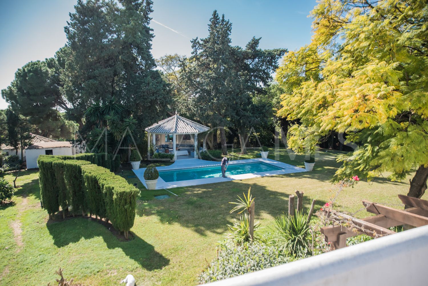 8 bedrooms Calahonda villa for sale