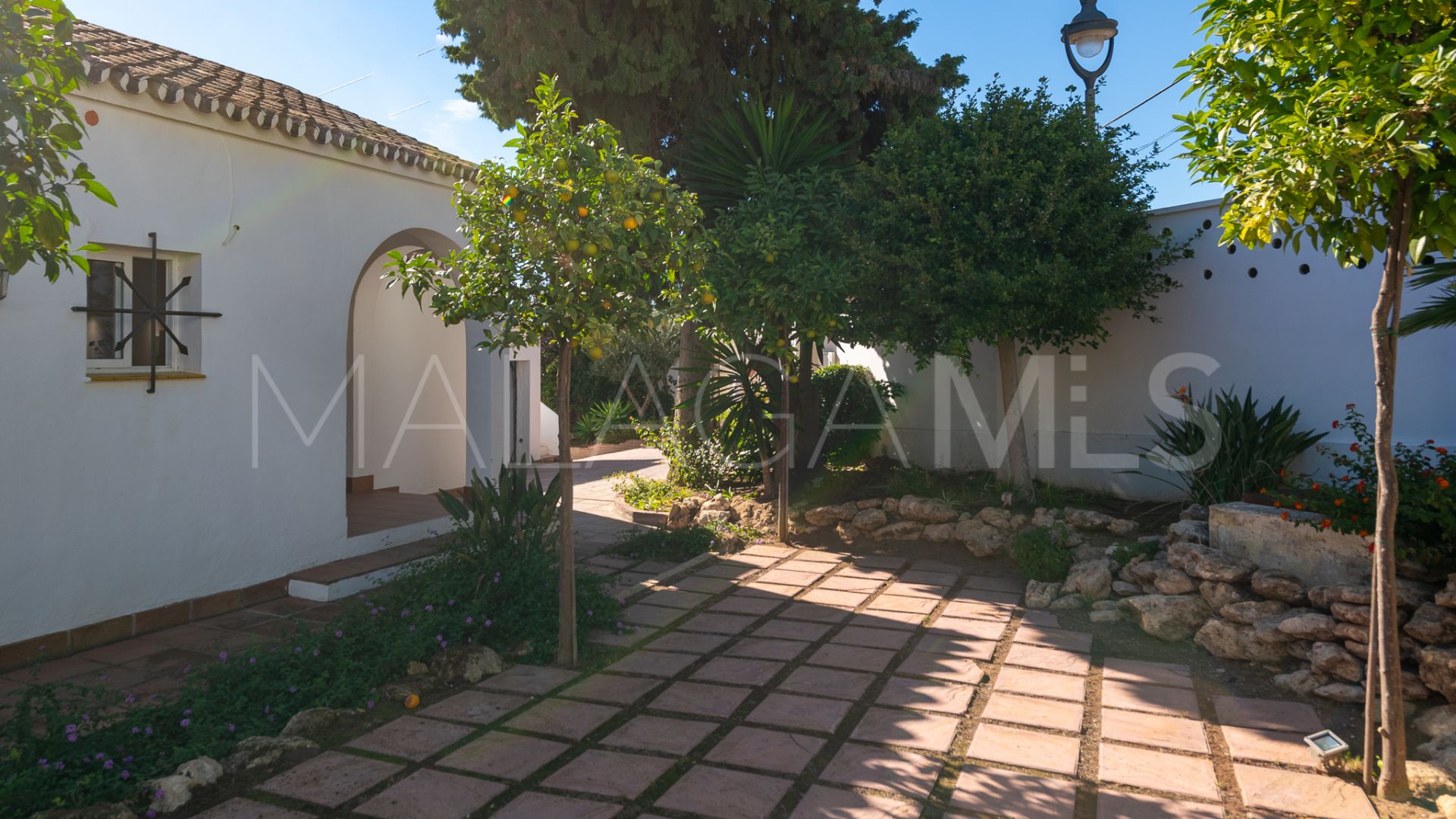 Villa for sale in Artola