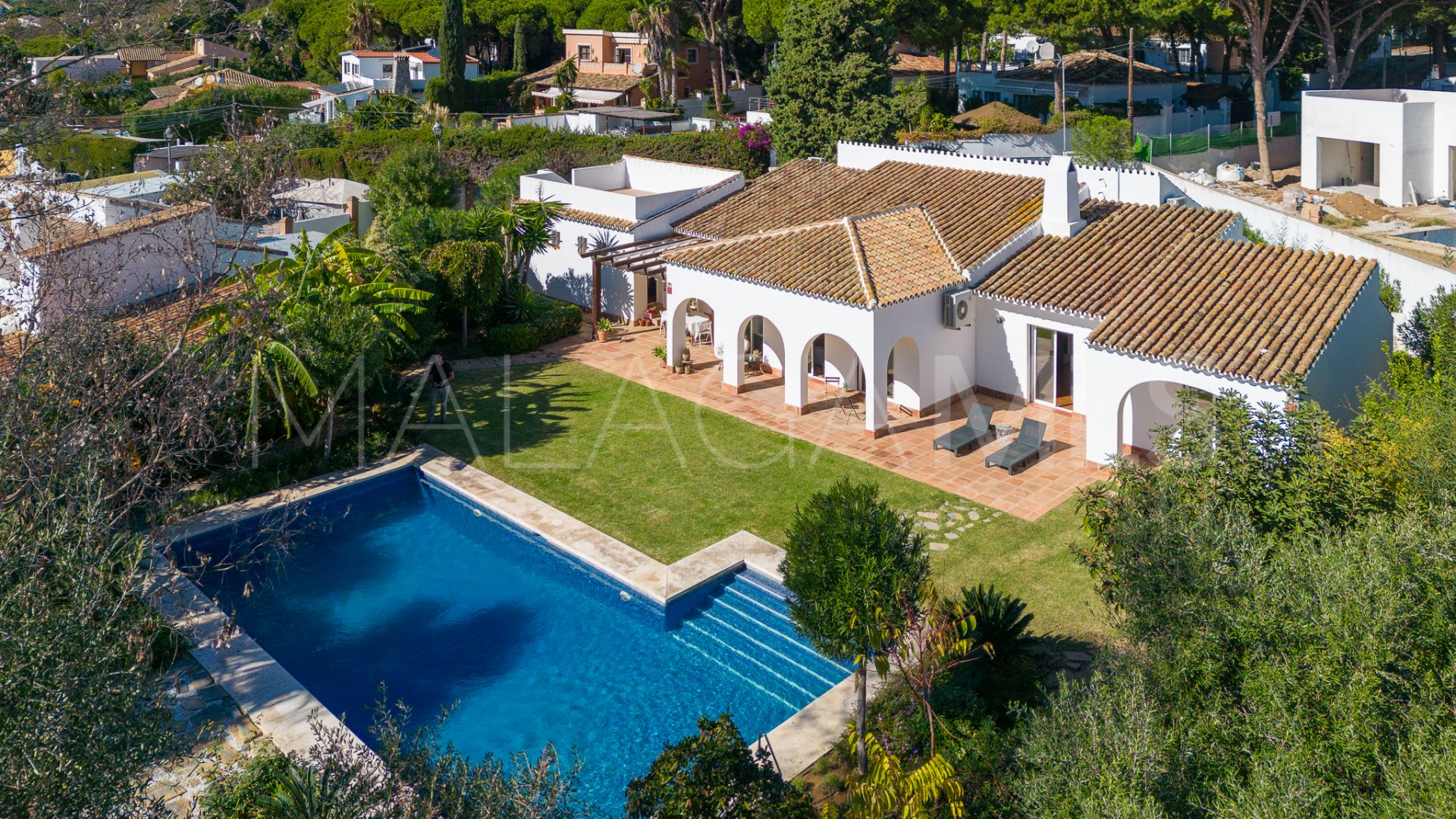 Villa for sale in Artola