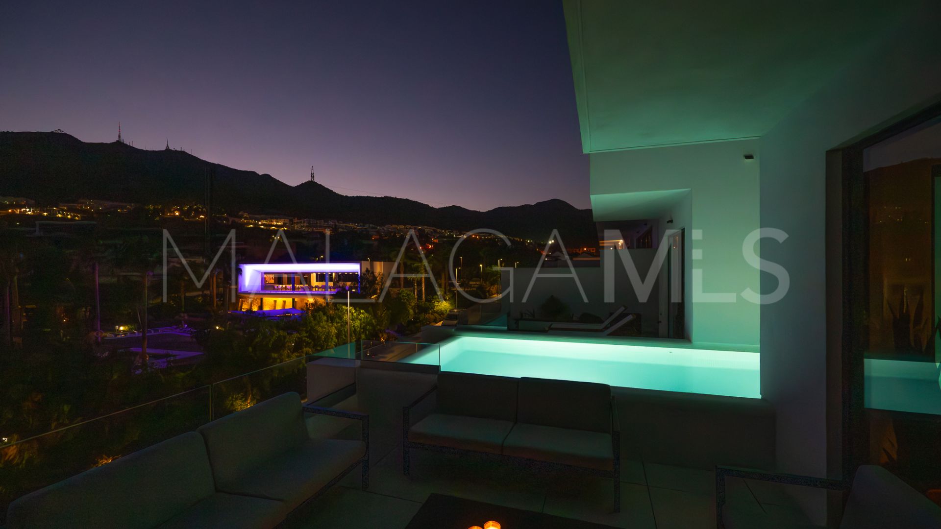 Duplex penthouse for sale in Benalmadena Pueblo