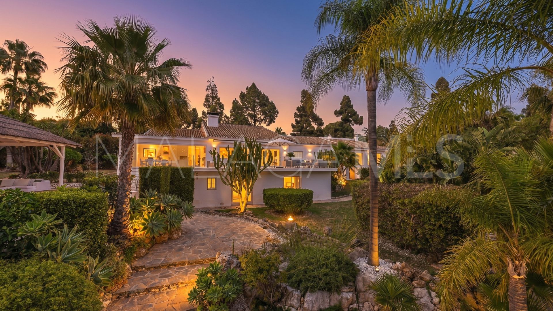 Buy villa in Hacienda las Chapas de 7 bedrooms
