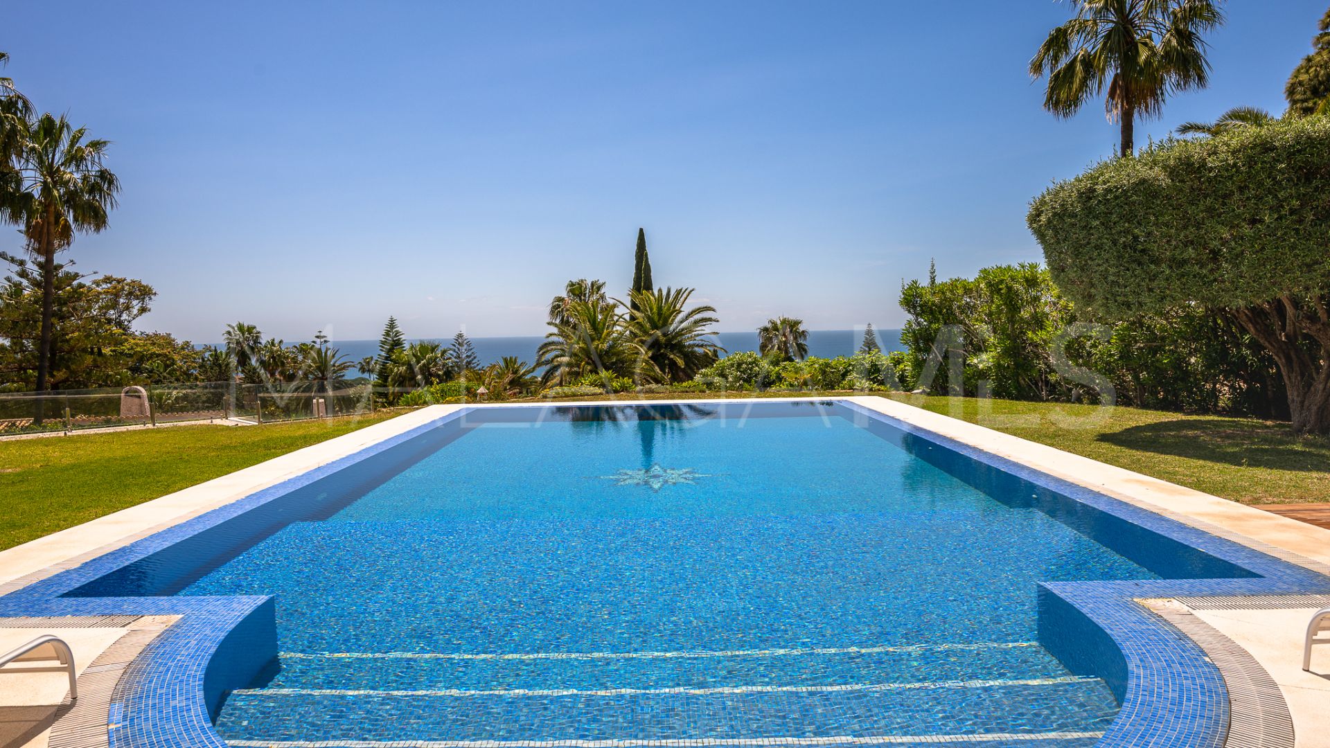 Buy villa in Hacienda las Chapas de 7 bedrooms