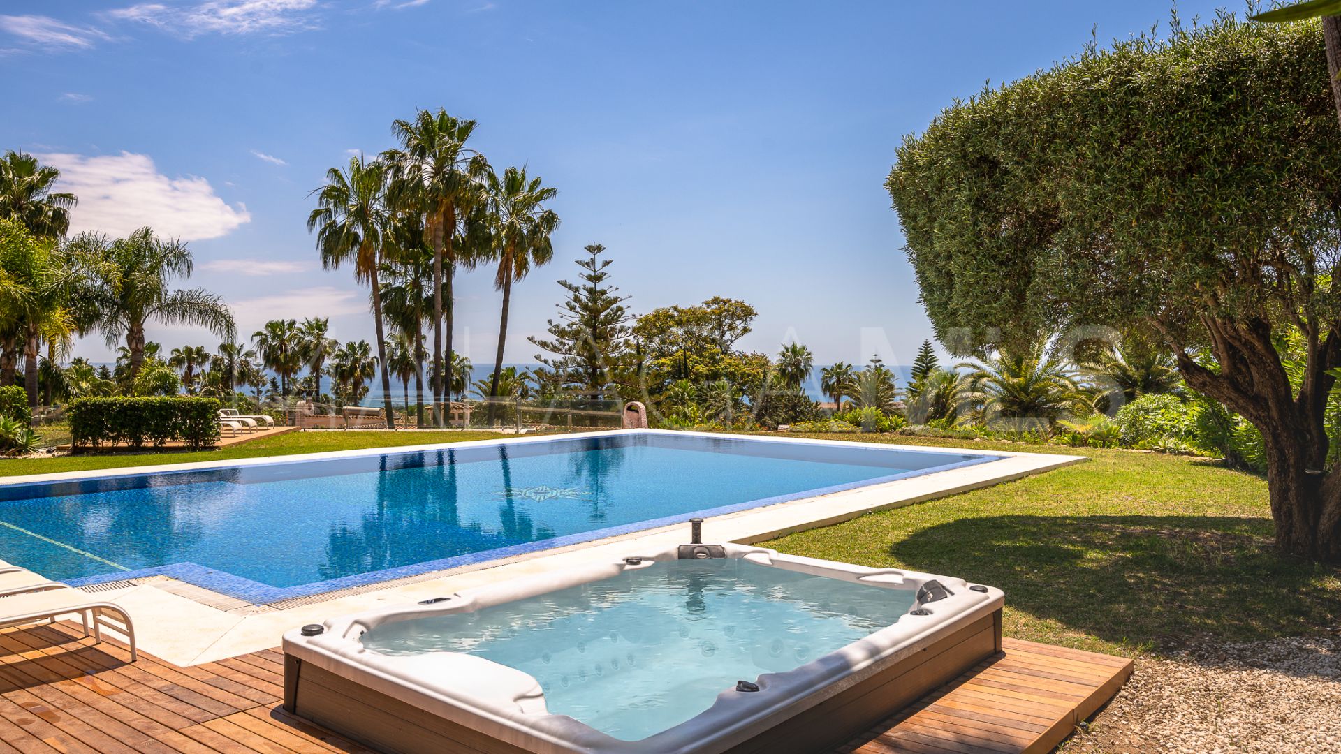 Buy villa in Hacienda las Chapas de 7 bedrooms