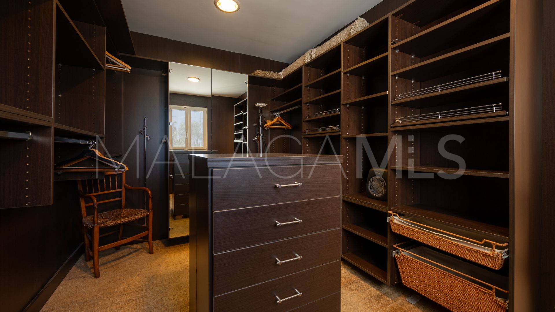 Buy villa in Hacienda las Chapas de 7 bedrooms