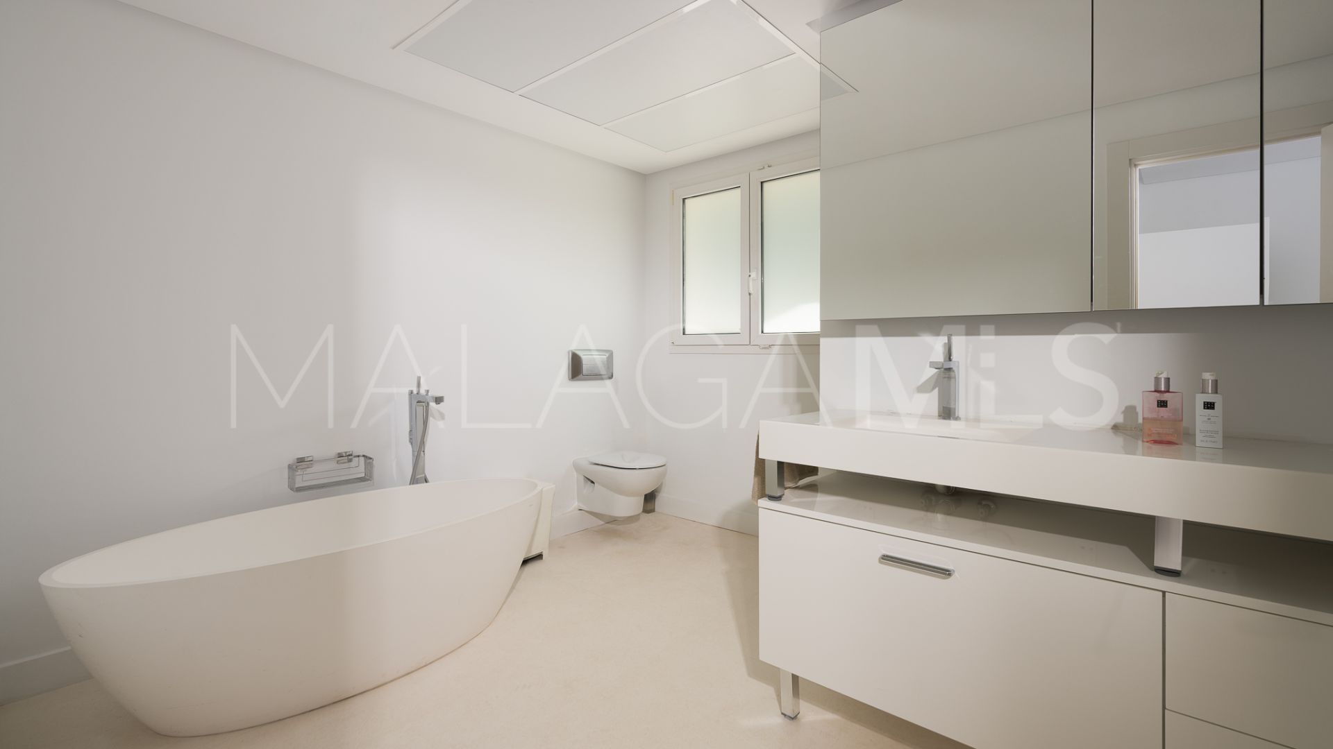 Buy villa in Hacienda las Chapas de 7 bedrooms