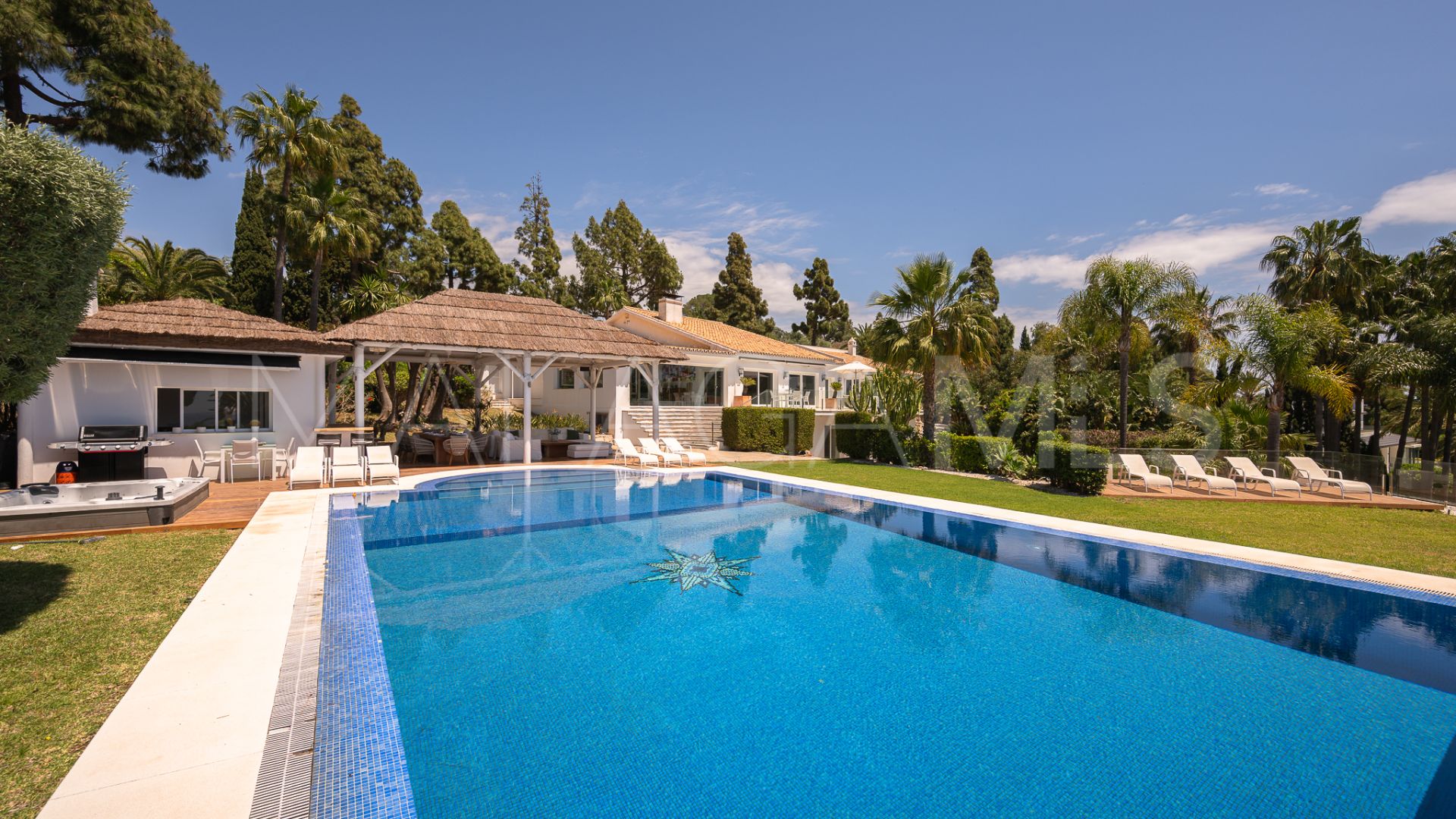 Buy villa in Hacienda las Chapas de 7 bedrooms