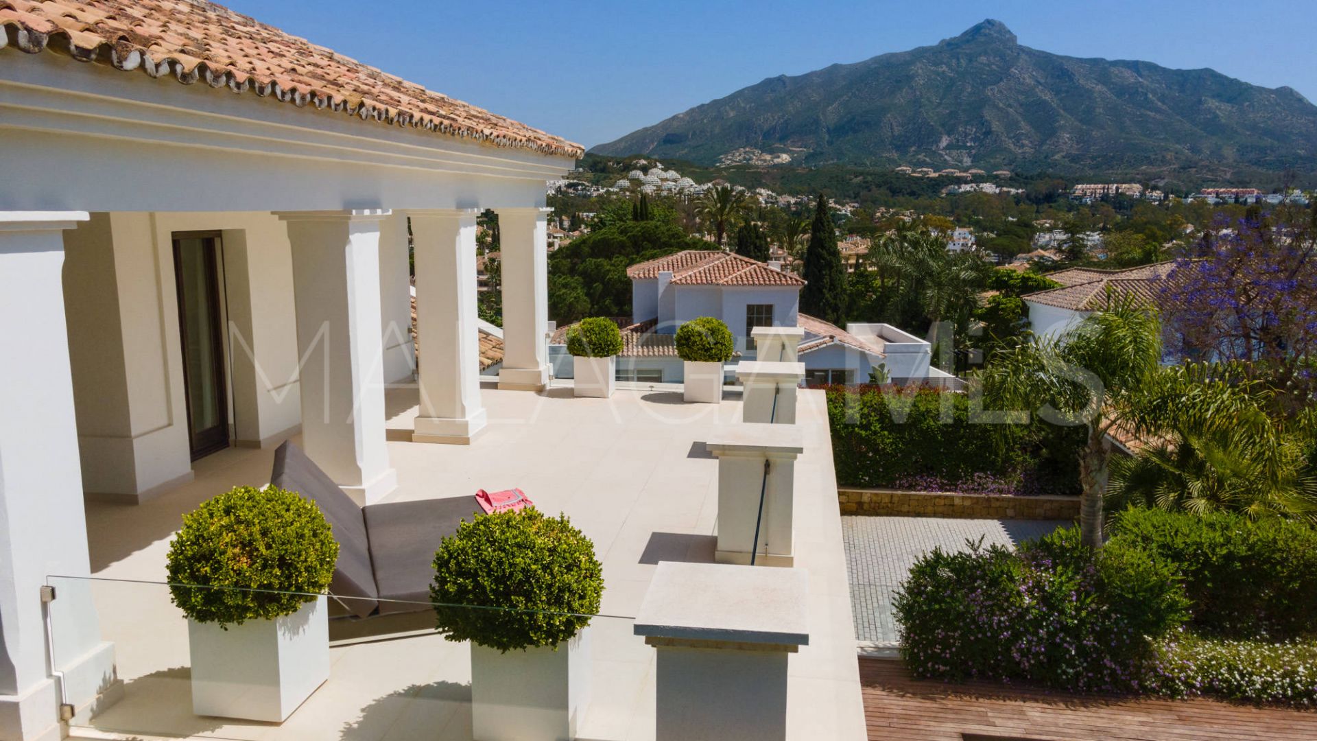 Villa for sale in Nueva Andalucia