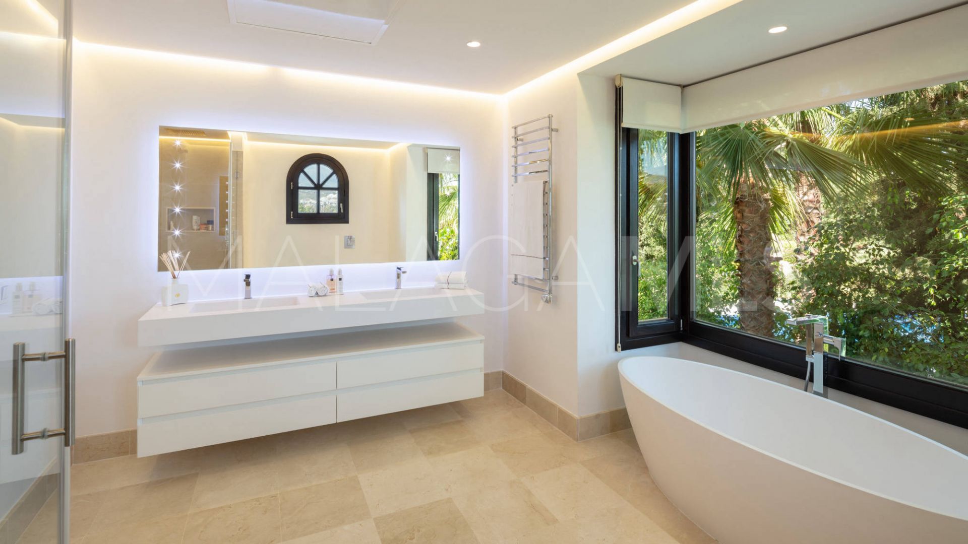 Villa for sale in Nueva Andalucia