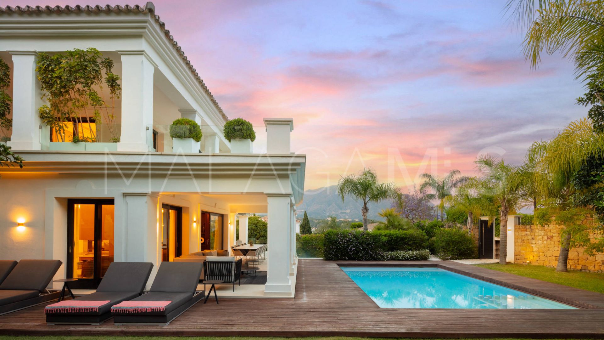 Villa for sale in Nueva Andalucia