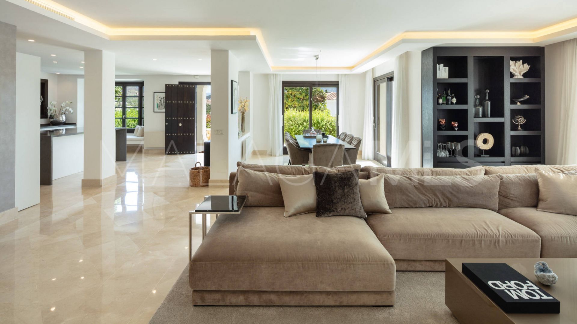 Villa for sale in Nueva Andalucia