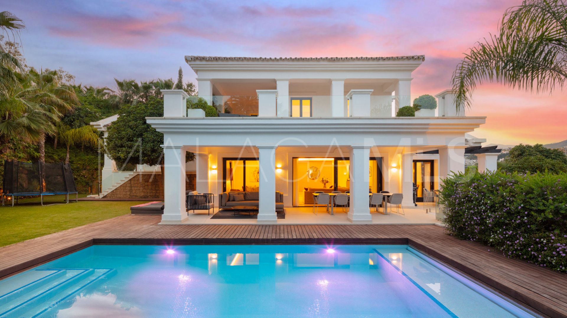 Villa for sale in Nueva Andalucia