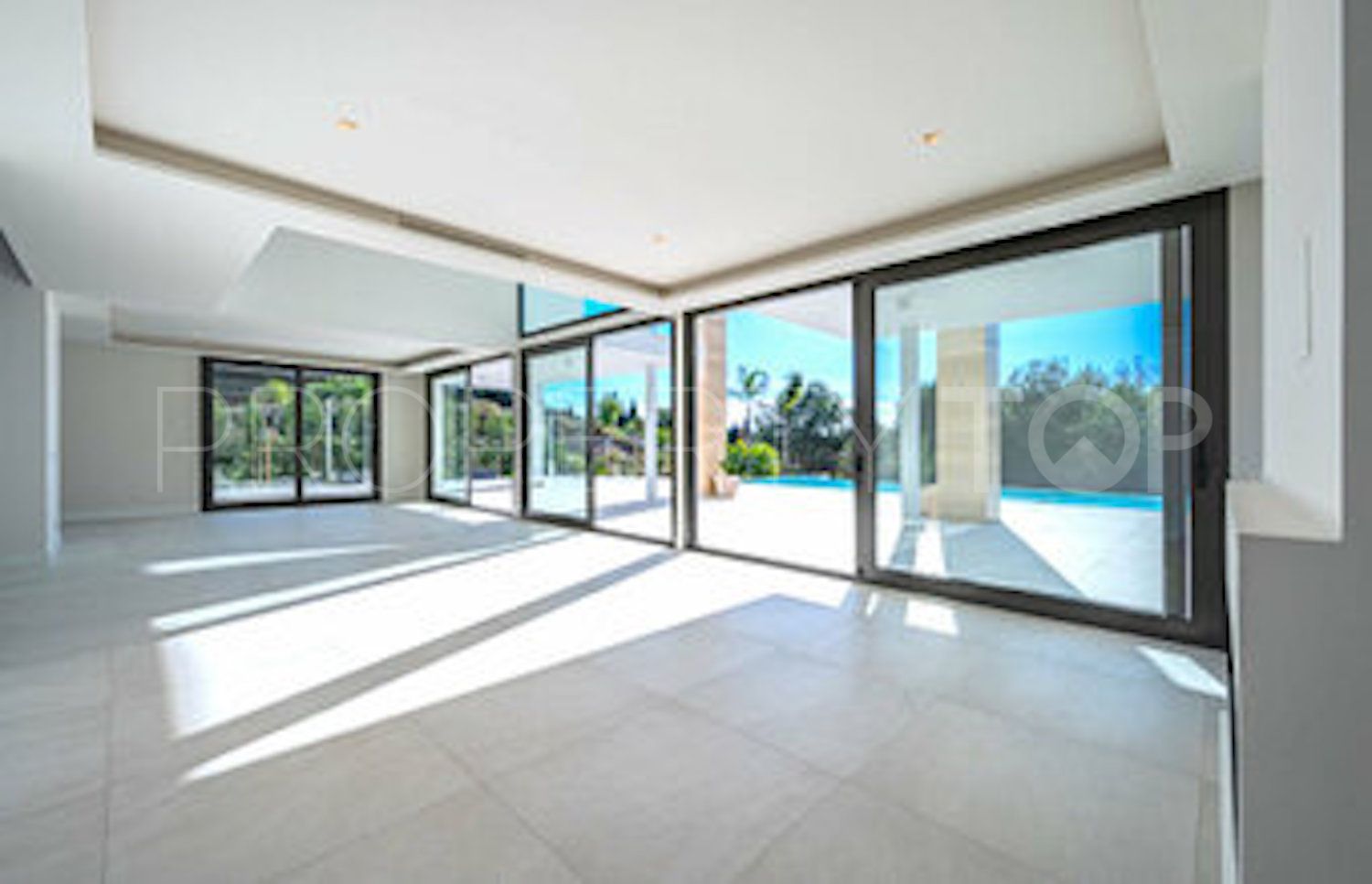 For sale villa in Marbella Golden Mile with 5 bedrooms