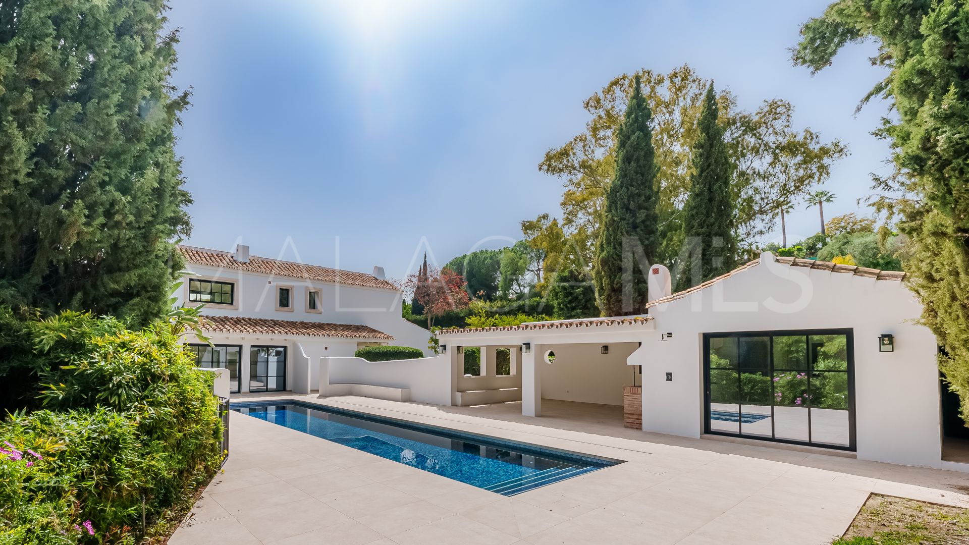 Villa for sale in Benahavis