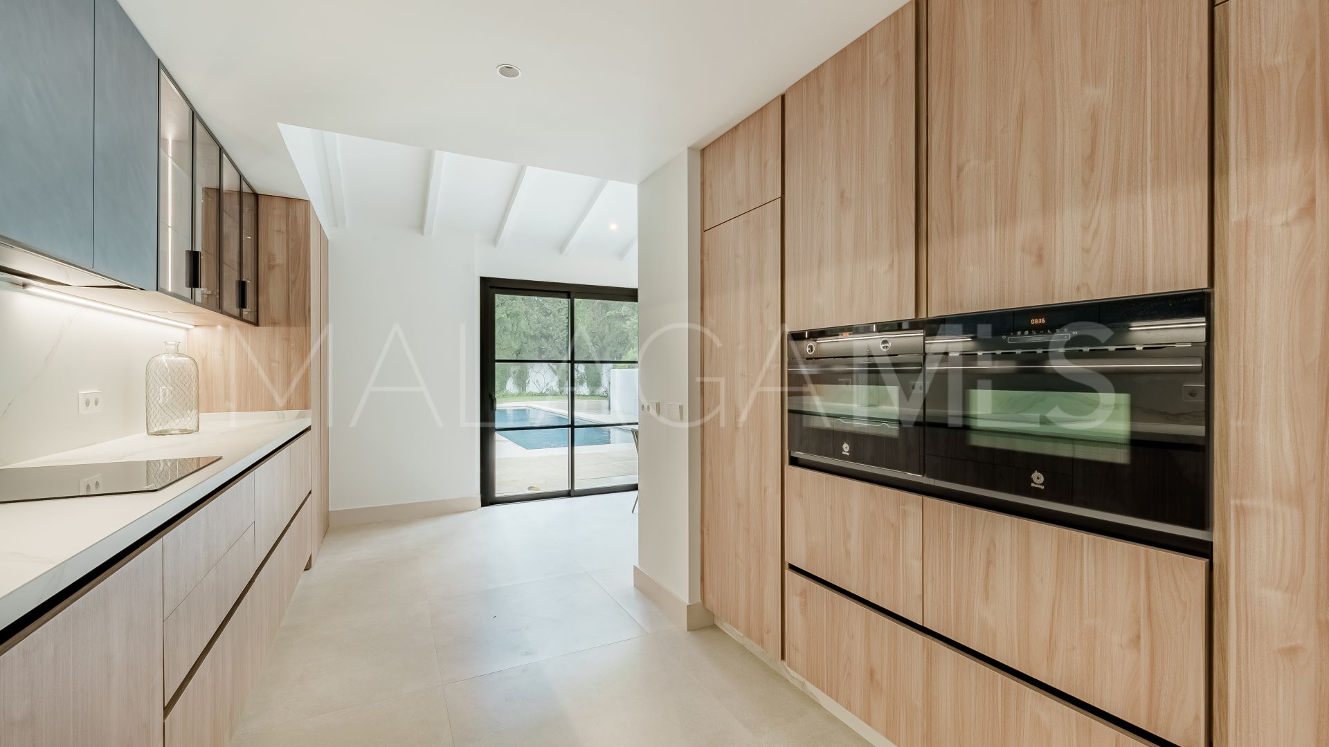 Villa for sale in Benahavis