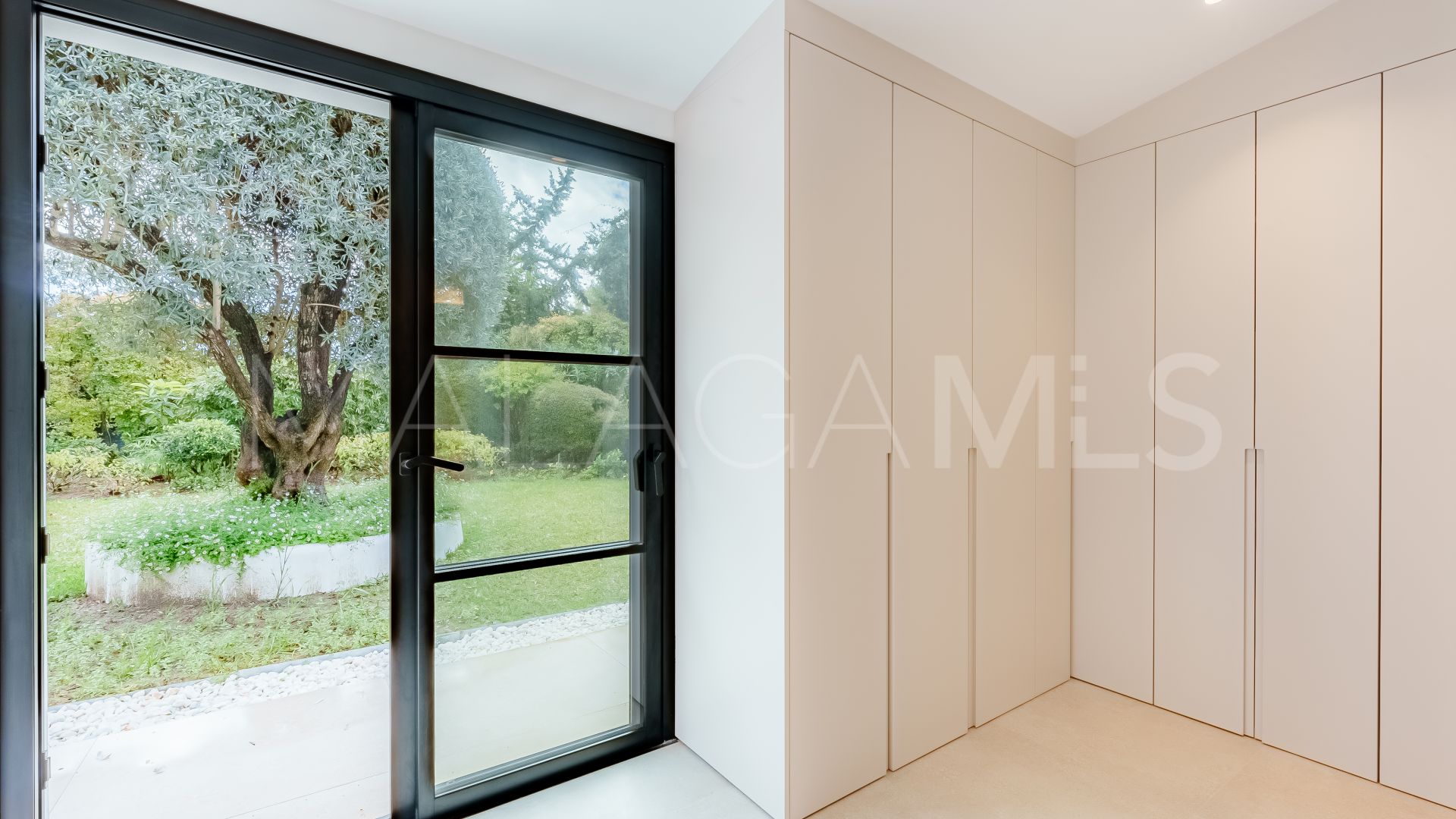 Villa for sale in Benahavis