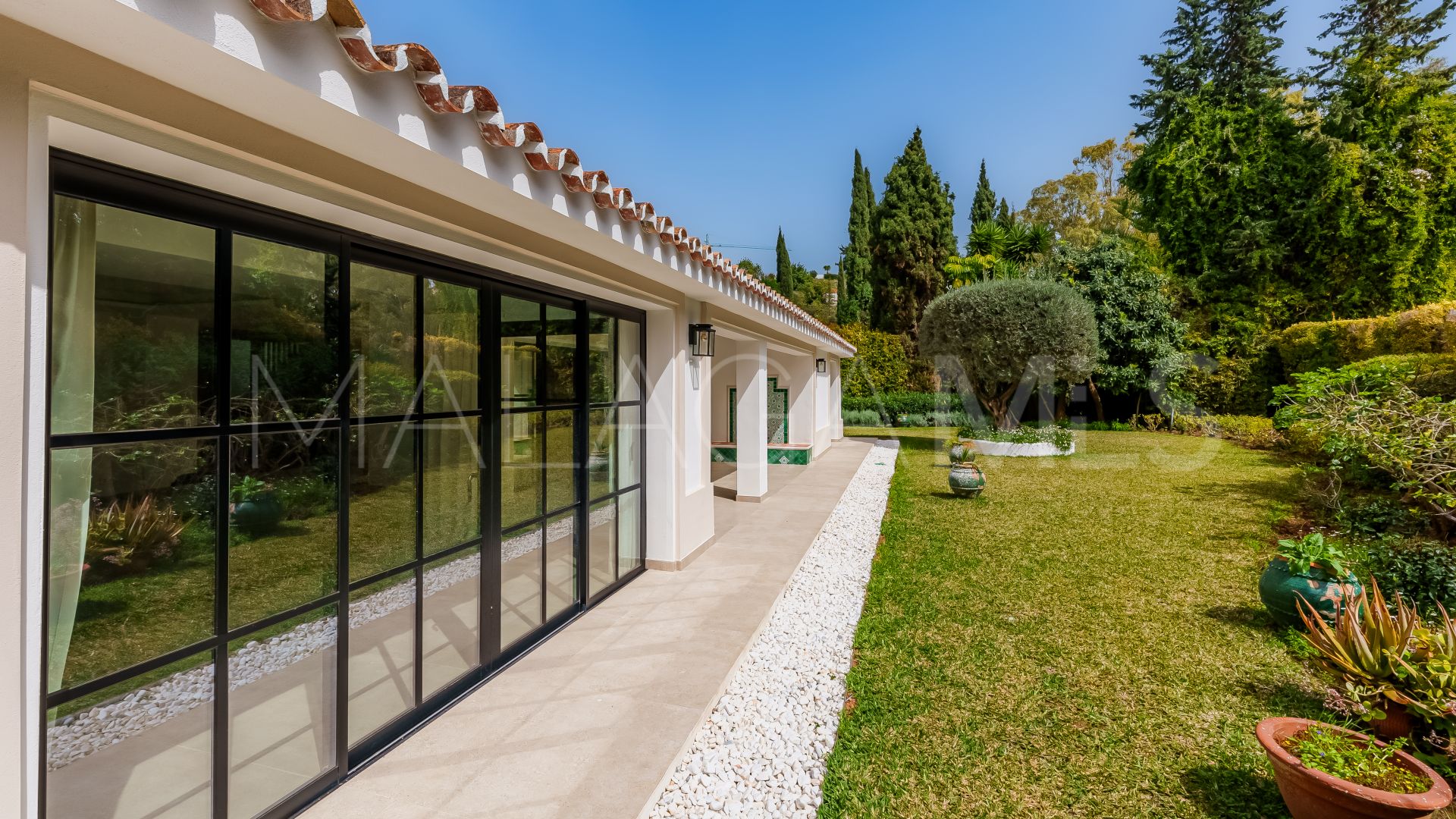 Villa for sale in Benahavis