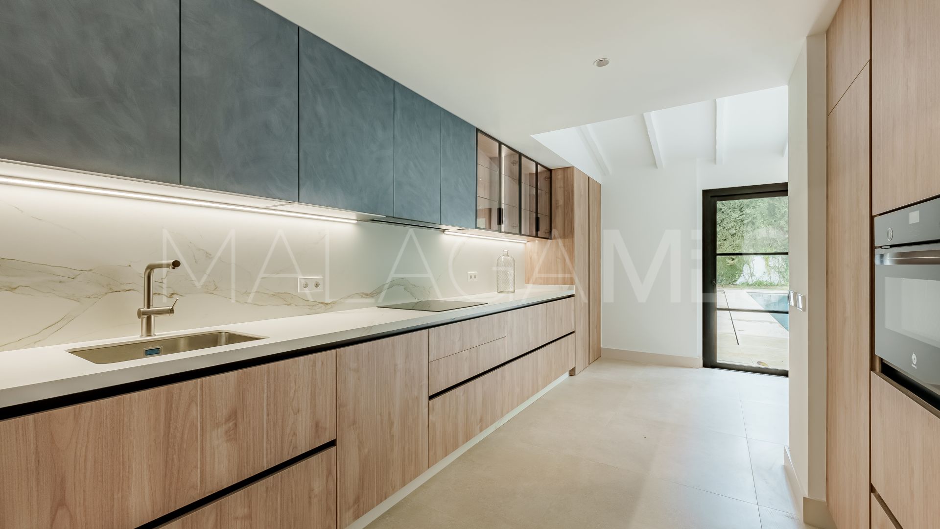 Villa for sale in Benahavis
