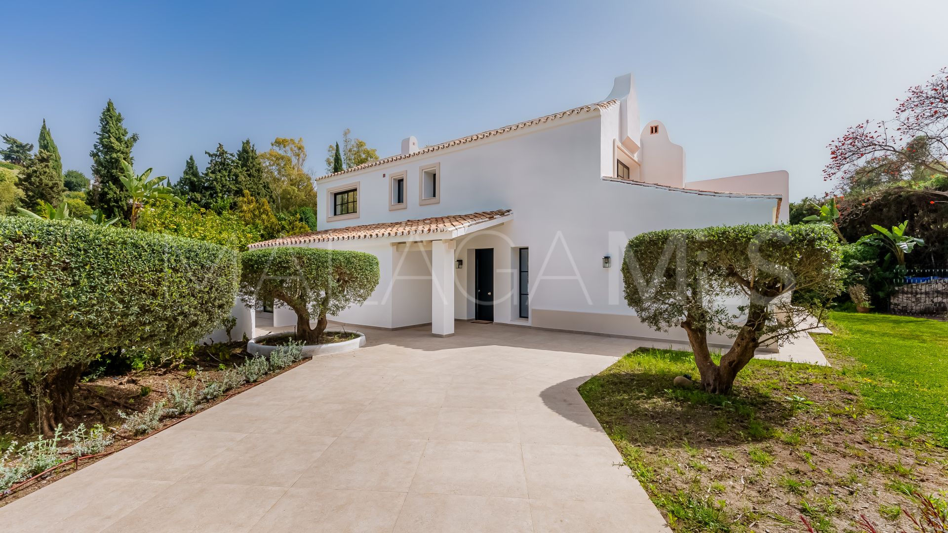 Villa for sale in Benahavis