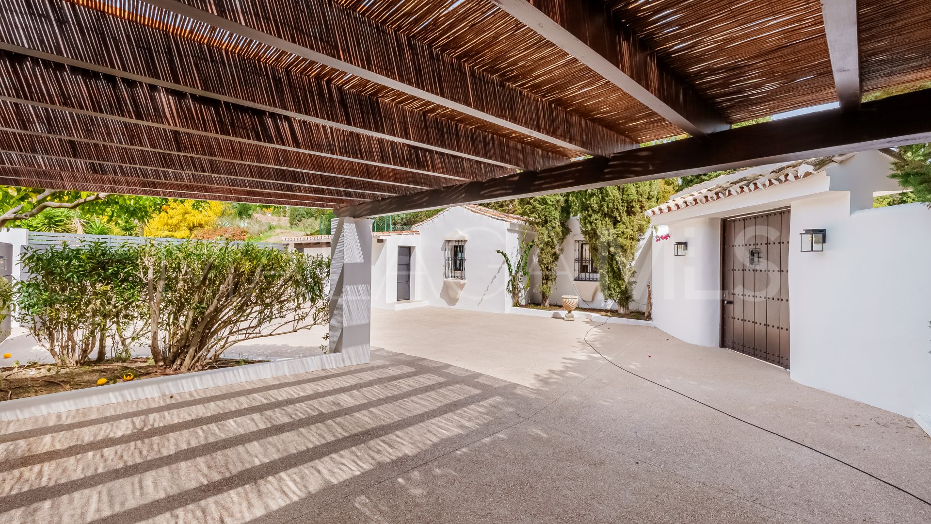 Villa for sale in Benahavis