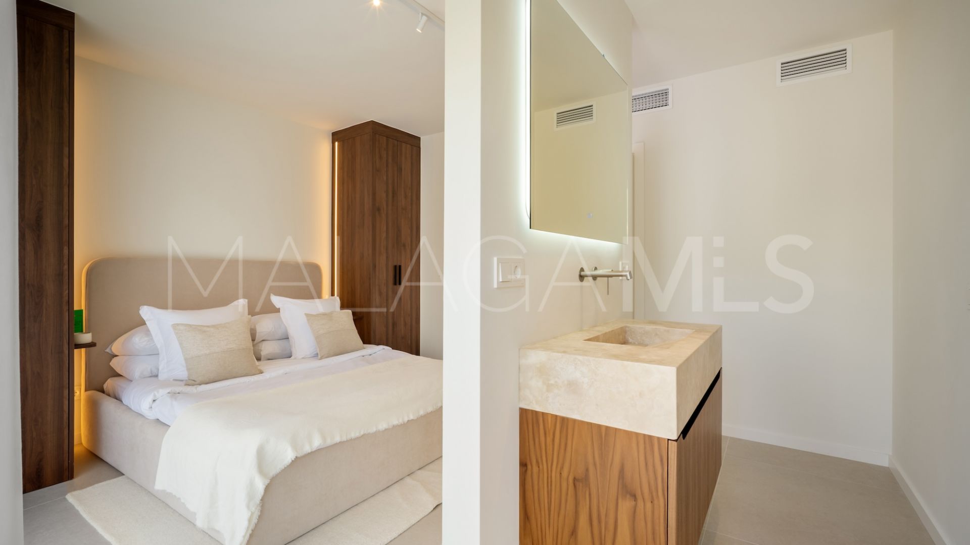 Parvilla for sale in Altos del Rodeo