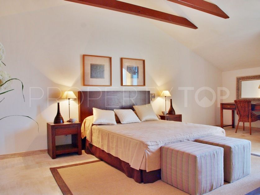 Atico duplex con 4 dormitorios en venta en Guadalmarina