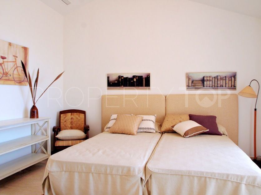 Atico duplex con 4 dormitorios en venta en Guadalmarina