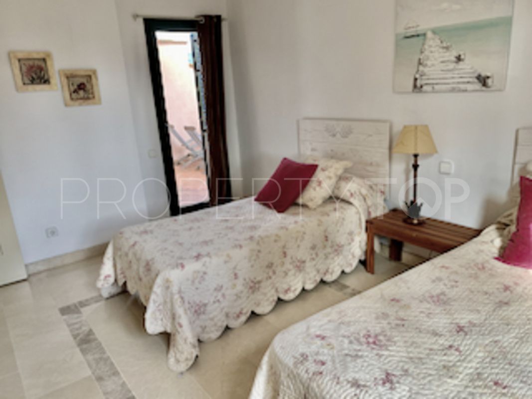 Comprar villa pareada de 5 dormitorios en Sotogolf