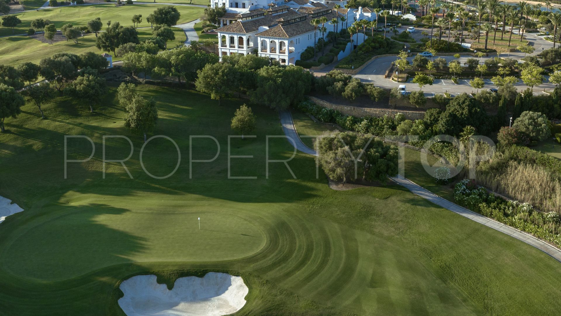 Villa en venta con 4 dormitorios en Los Cortijos de la Reserva