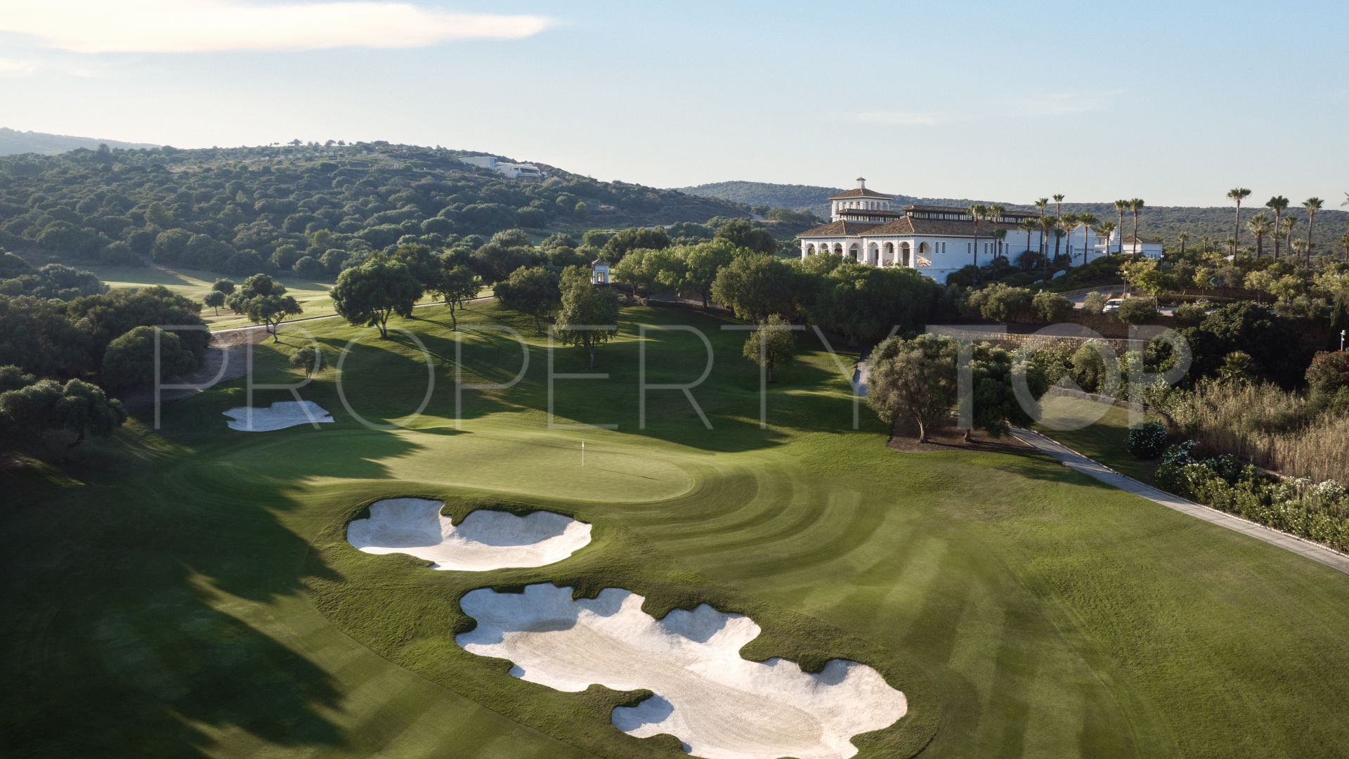 Villa en venta con 4 dormitorios en Los Cortijos de la Reserva