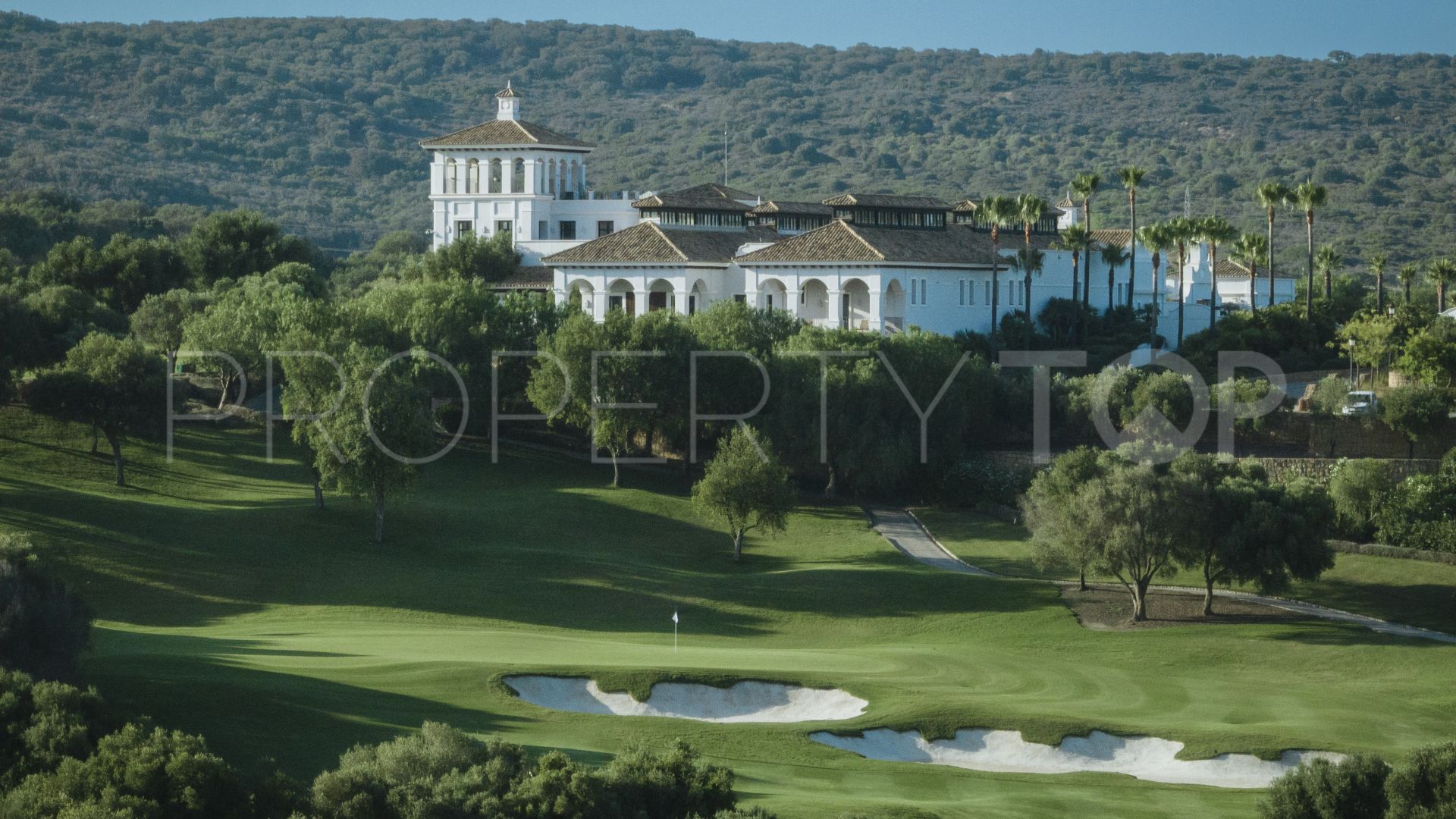 Villa en venta con 4 dormitorios en Los Cortijos de la Reserva