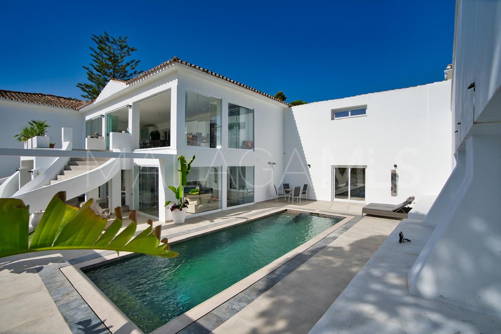 10 bedrooms Nueva Atalaya villa for sale