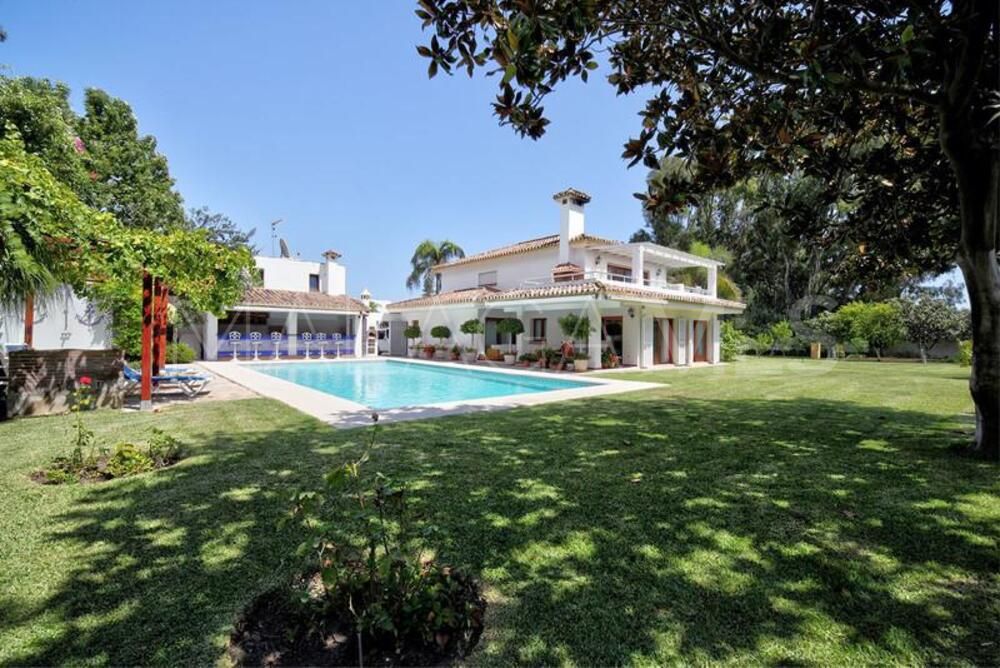 Villa for sale in New Golden Mile