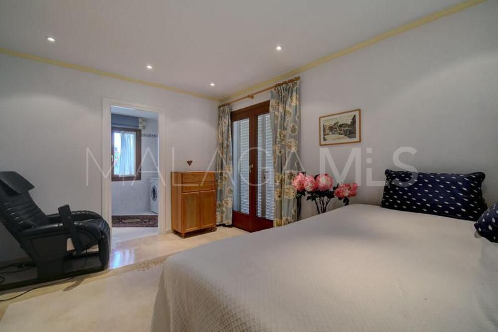 Villa for sale in New Golden Mile