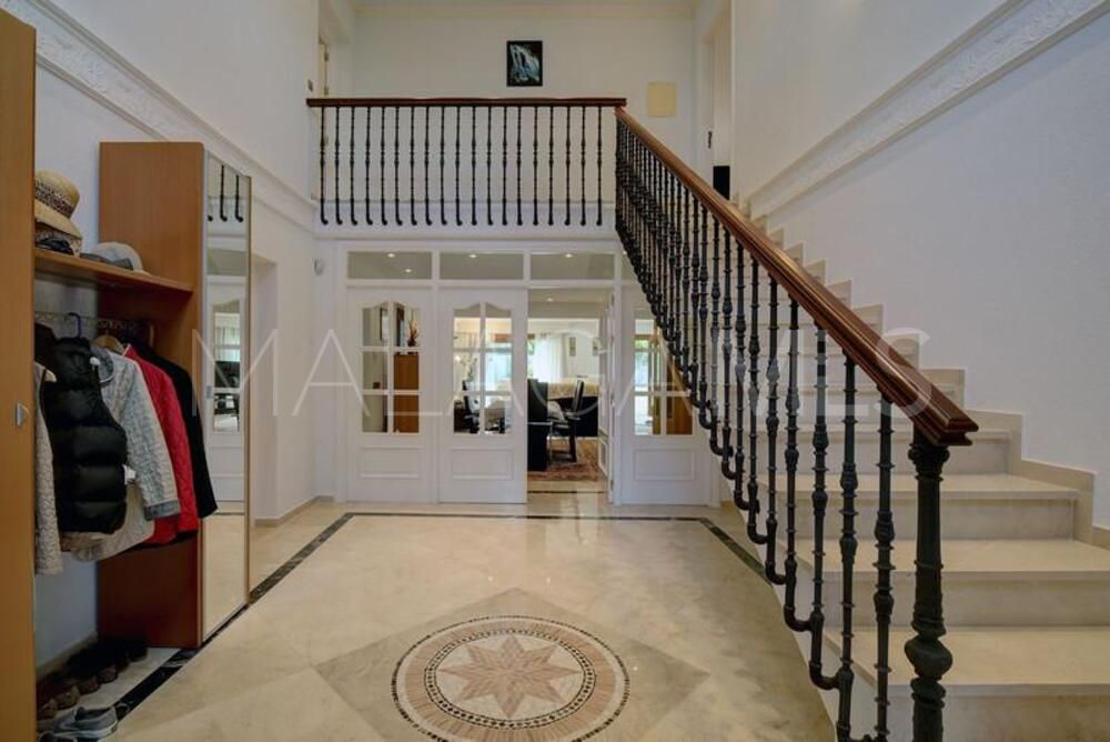 Villa for sale in New Golden Mile