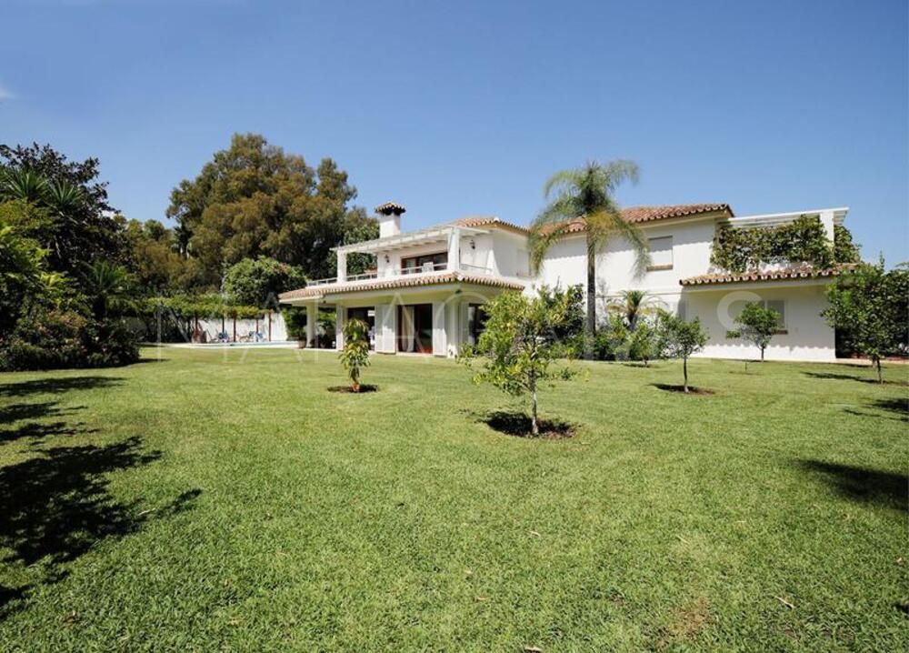 Villa for sale in New Golden Mile