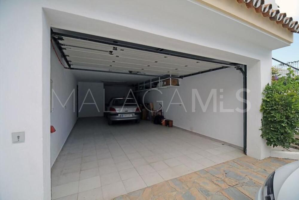 Villa for sale in New Golden Mile