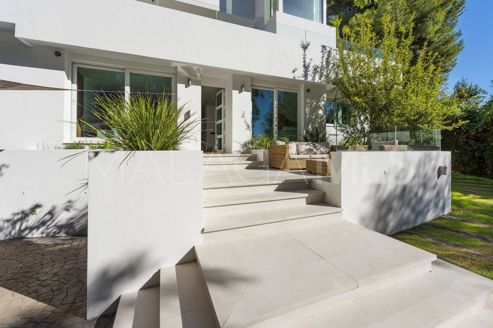 Villa for sale in Las Brisas