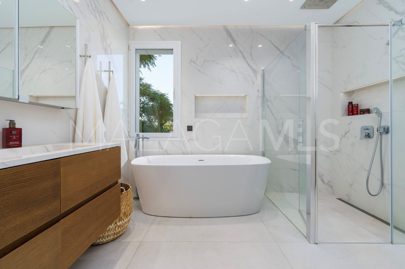 Villa for sale in Las Brisas