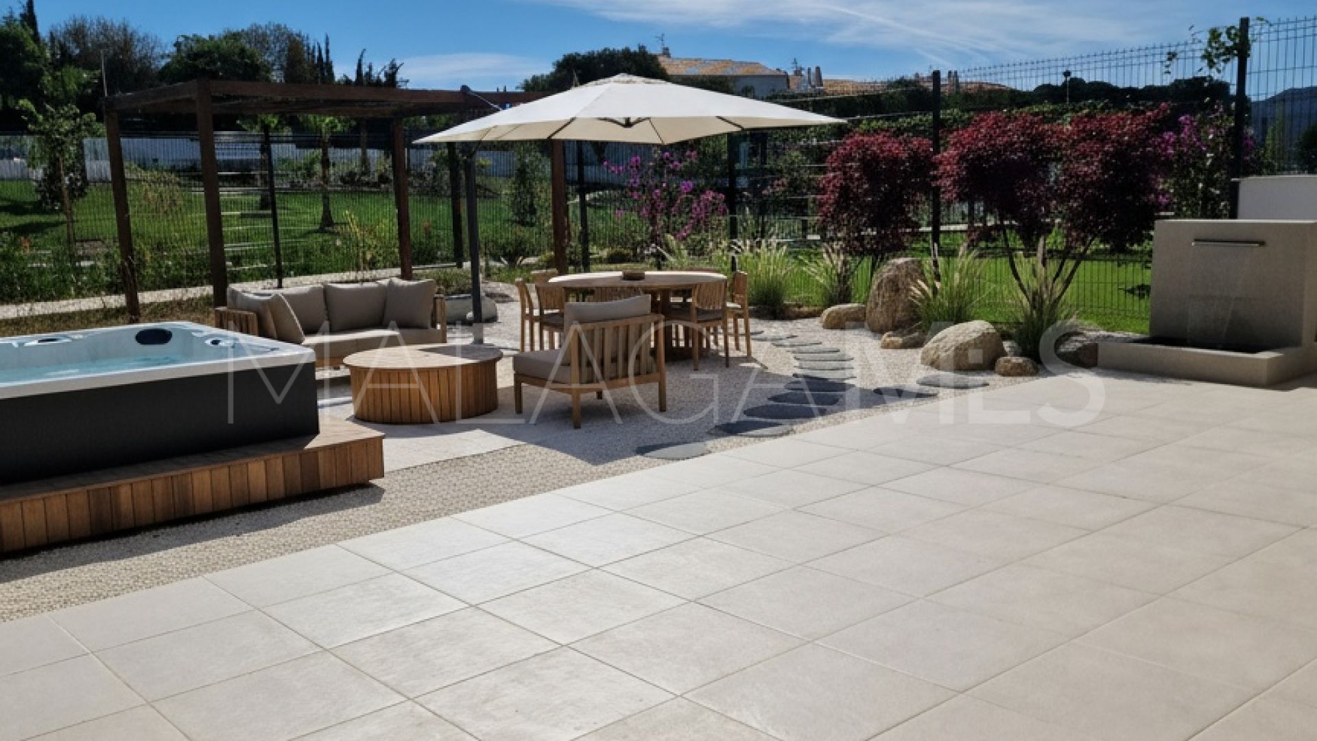 For sale Estepona East 2 bedrooms ground floor apartment