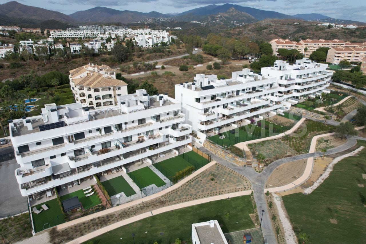 For sale Estepona East 2 bedrooms ground floor apartment