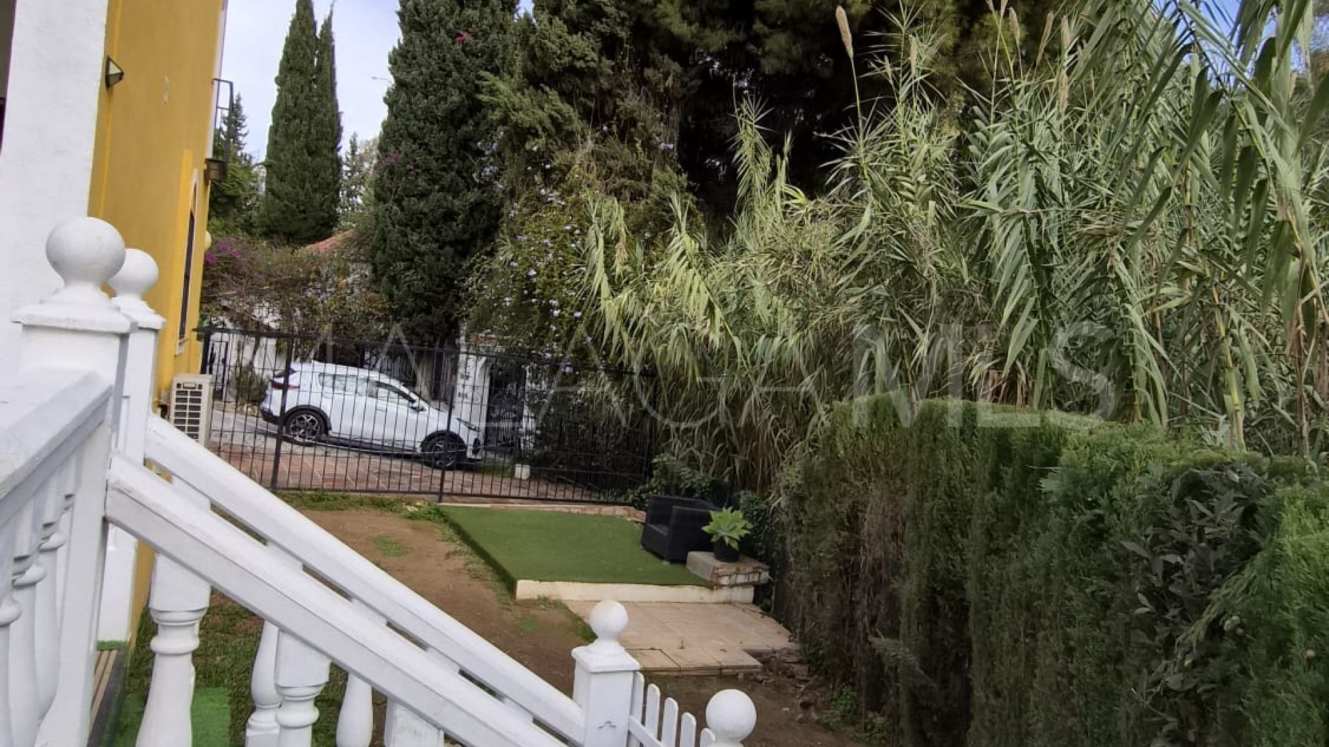 Radhus for sale in Sitio de Calahonda