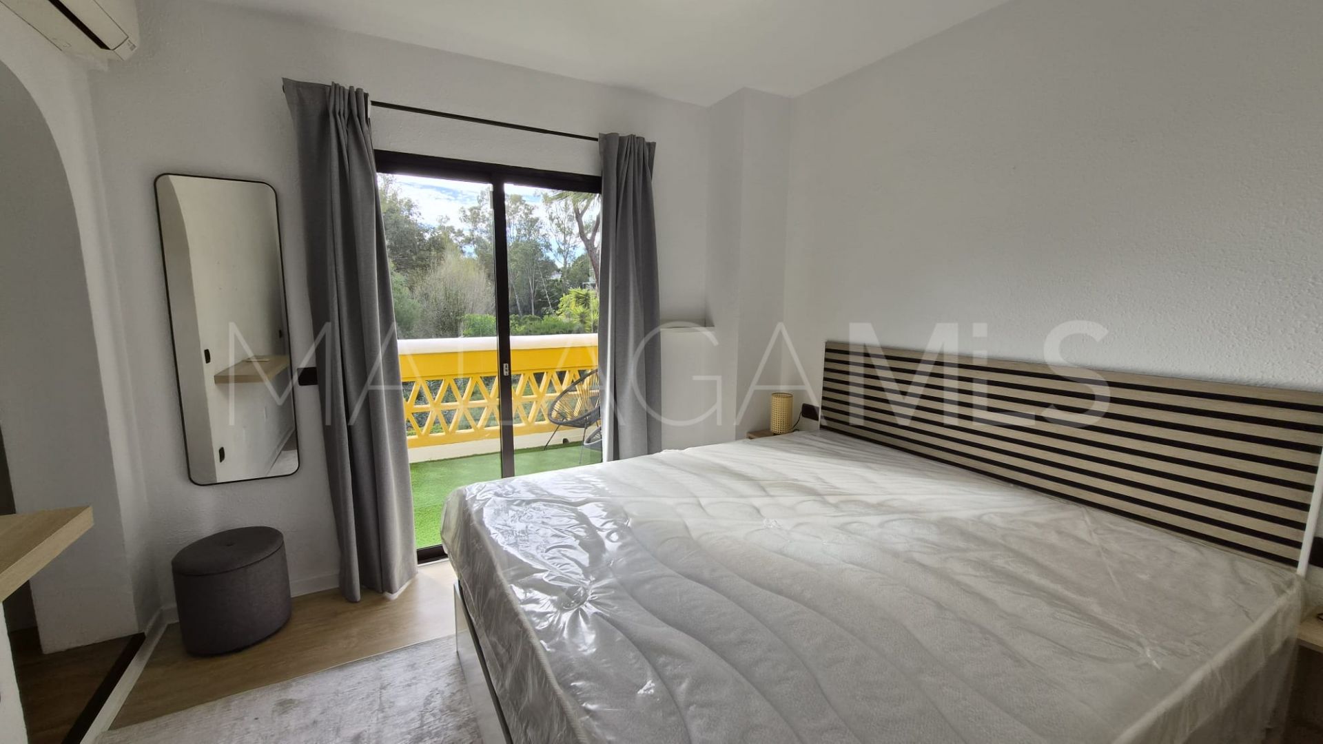 Radhus for sale in Sitio de Calahonda