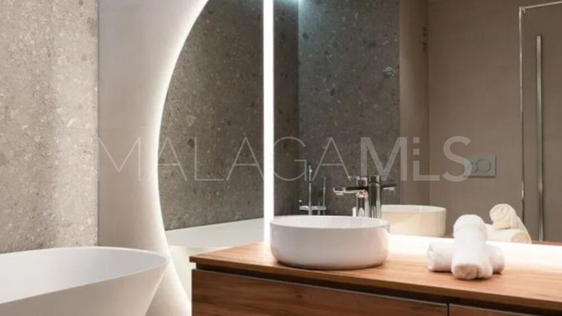 Markplanslägenhet for sale in Magna Marbella