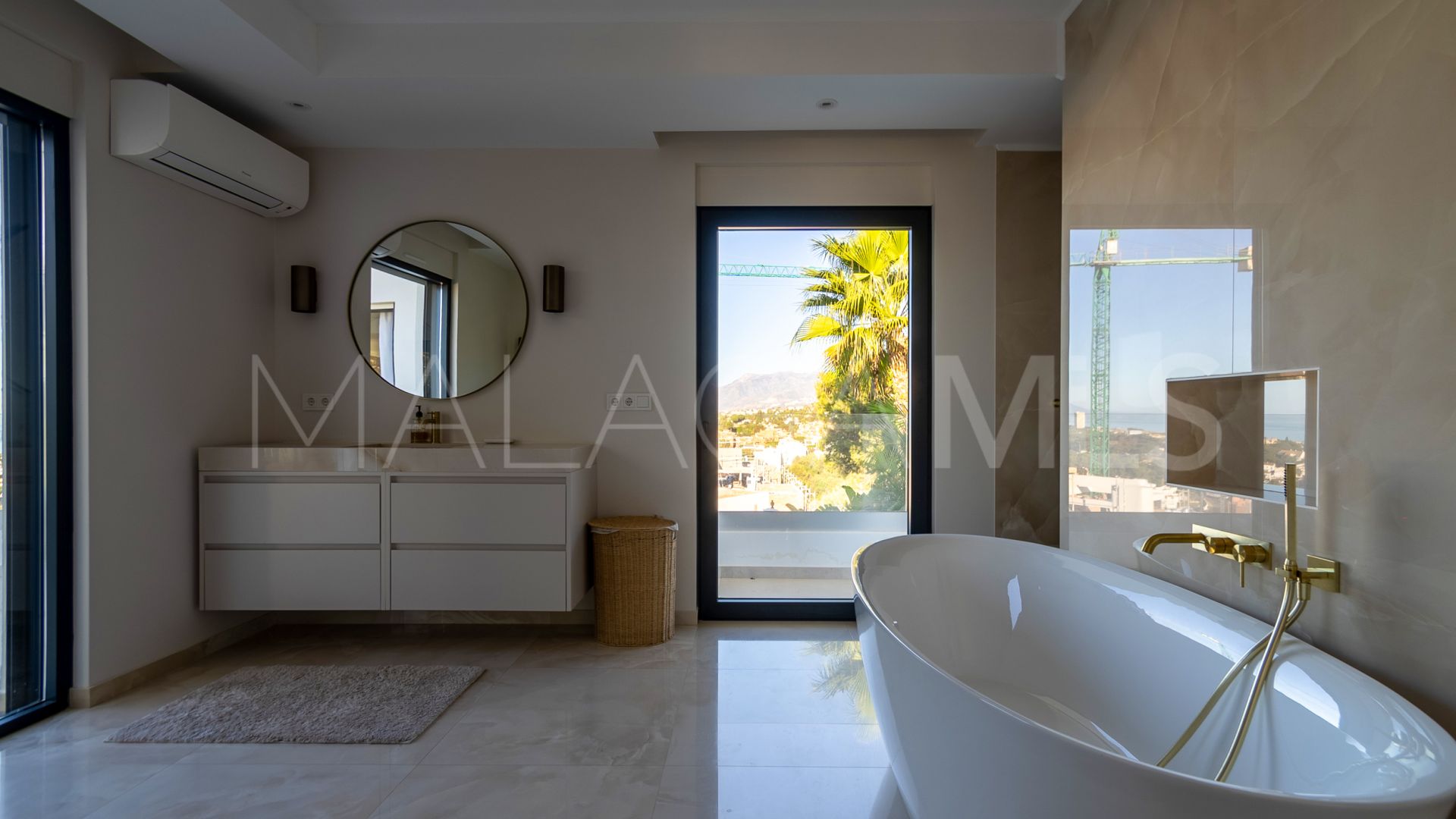 Villa for sale in Artola