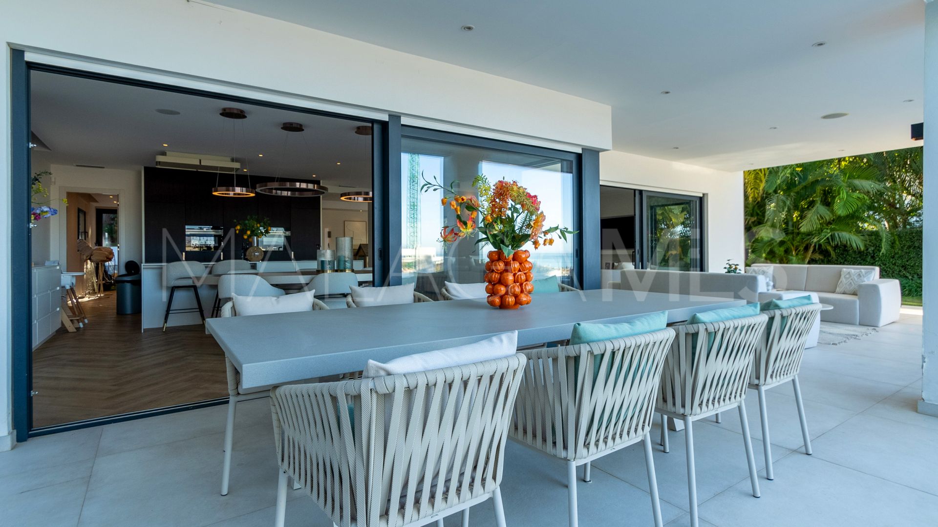 Villa for sale in Artola