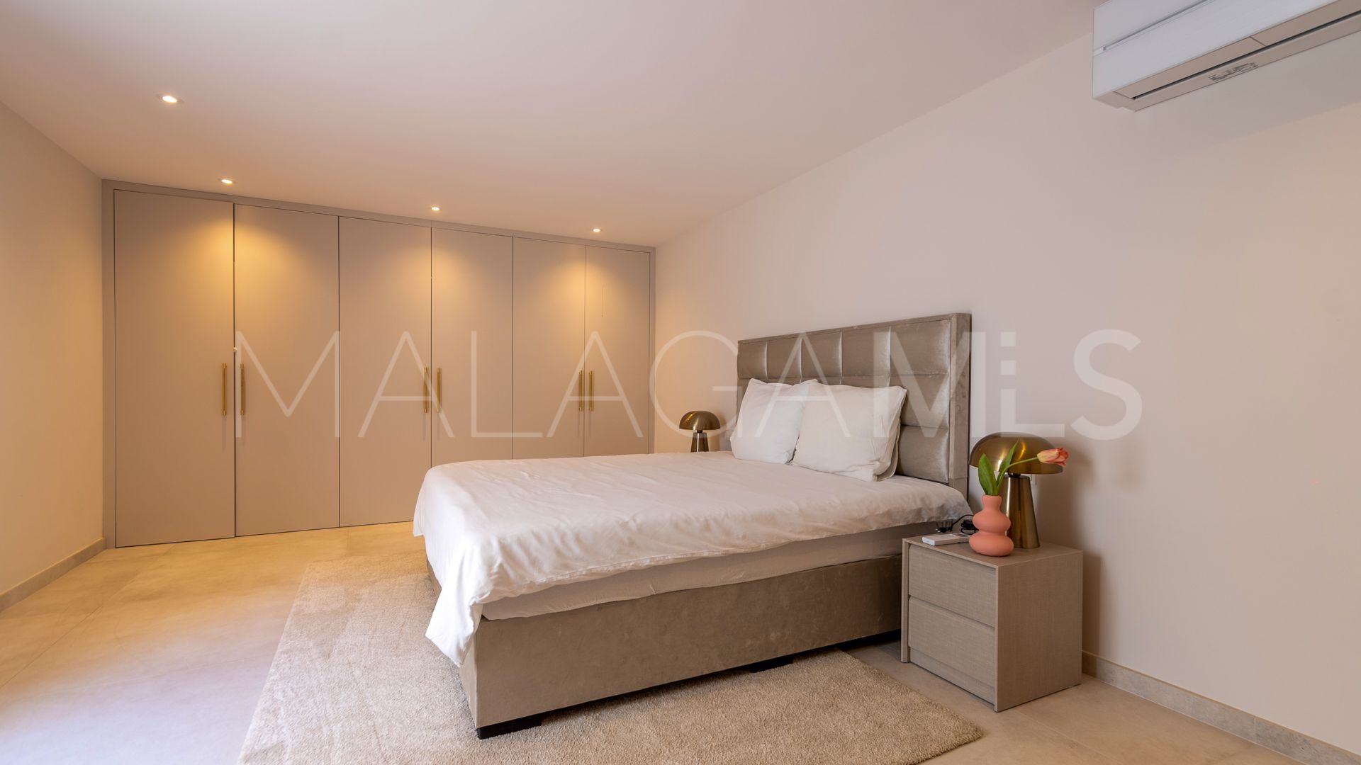 Villa for sale in Artola