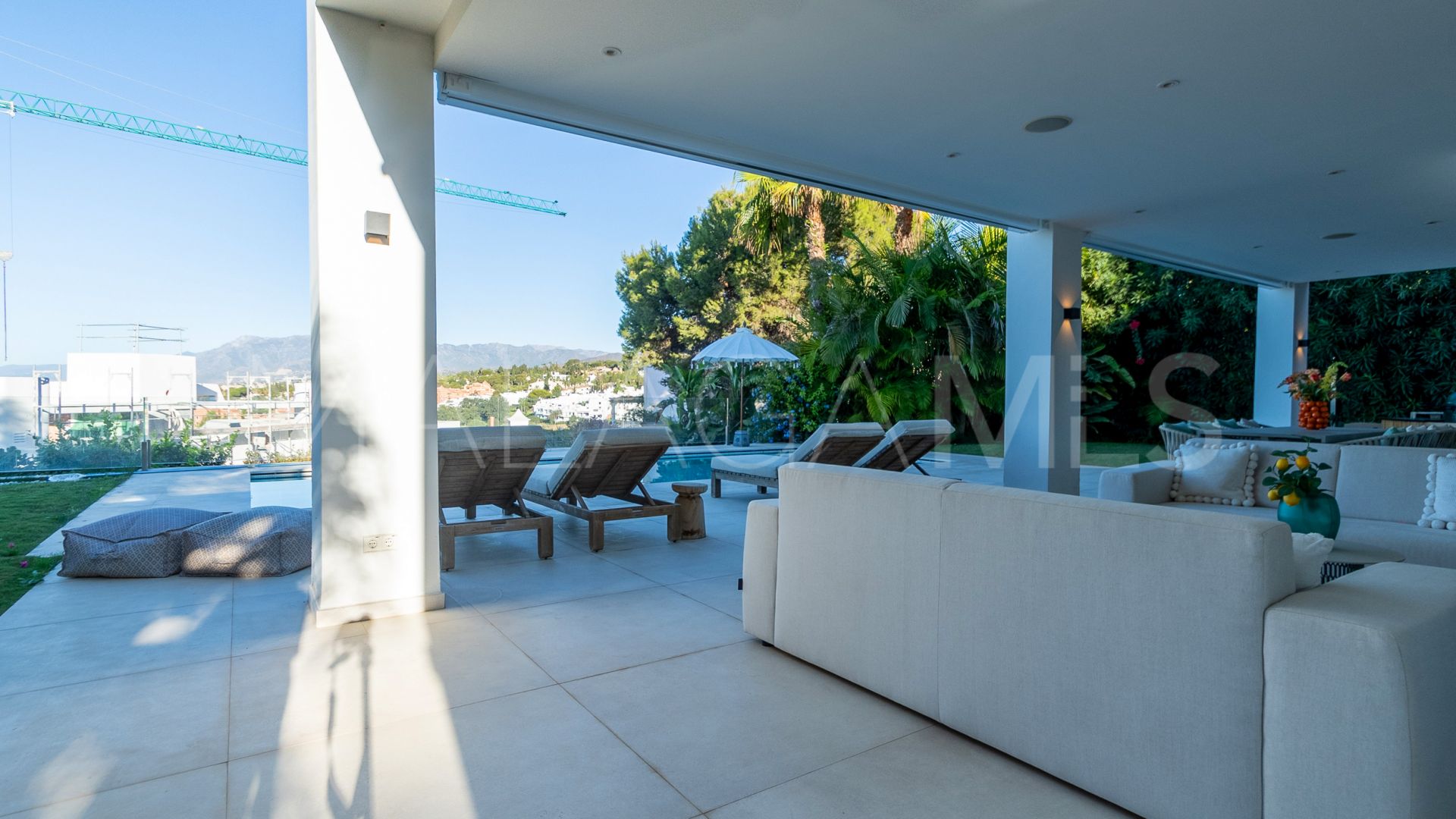 Villa for sale in Artola