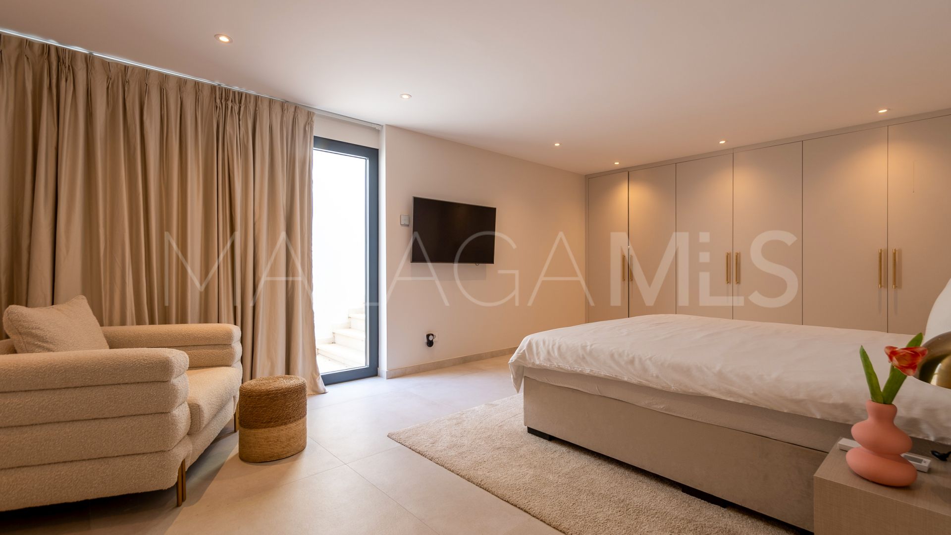 Villa for sale in Artola