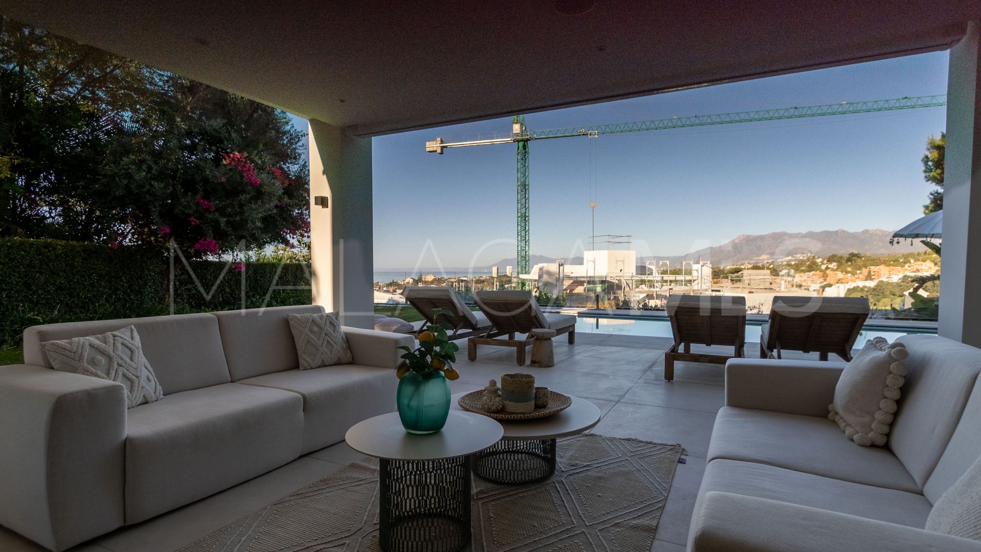 Villa for sale in Artola